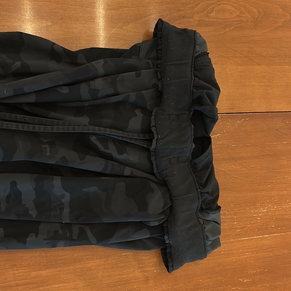 Black and gray camo stretch high-rise 7/8 Lululemon pants size 4 - Picture 10 of 10